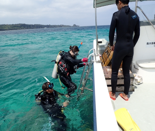 スカイマークで行く！ダイビングライセンス取得（ＰＡＤＩ）ツアー＆ハイブリッドレンタカー付