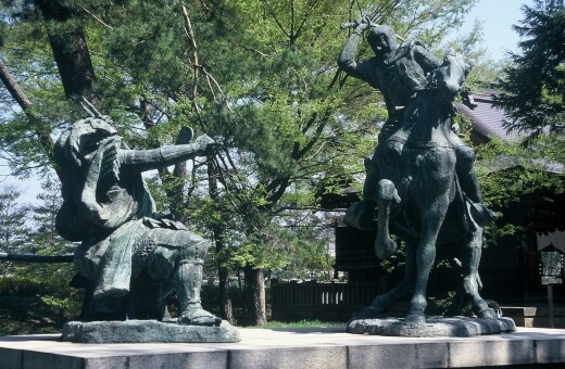 信玄・謙信一騎討ちの像