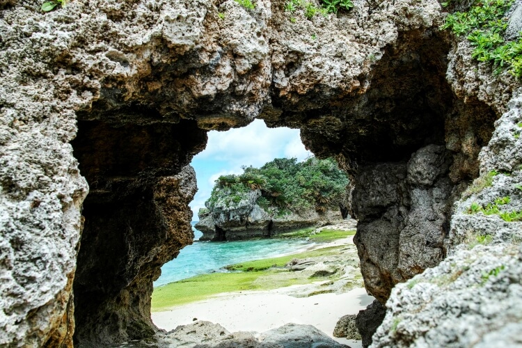 はじまりの洞窟（チグヌ浜）