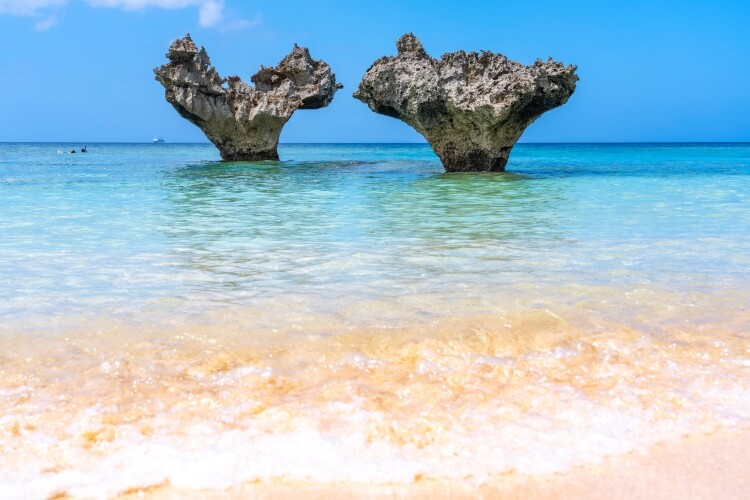 ハートロック（ティーヌ浜）